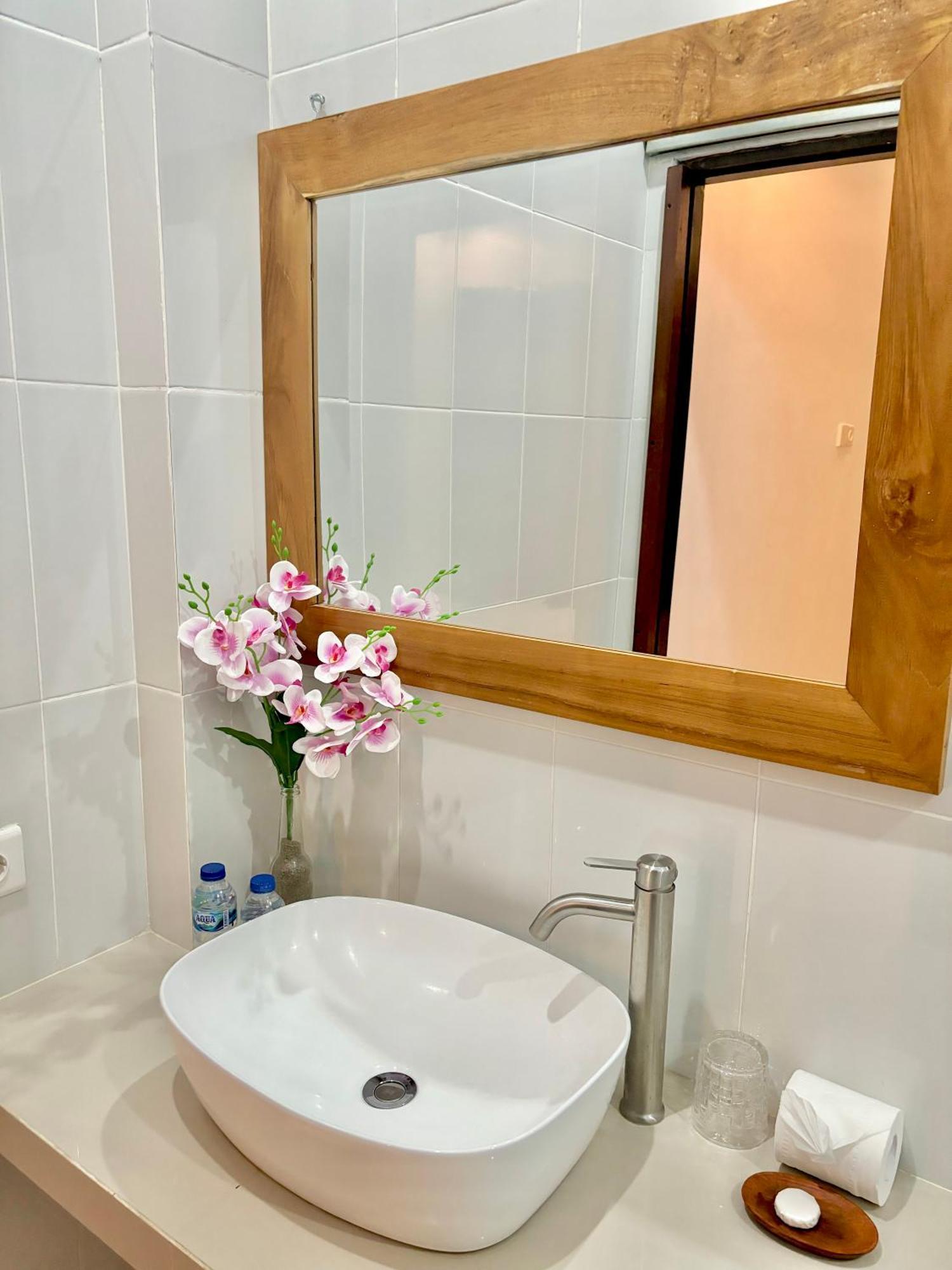 The Lima Home Stay In Canggu Exterior foto