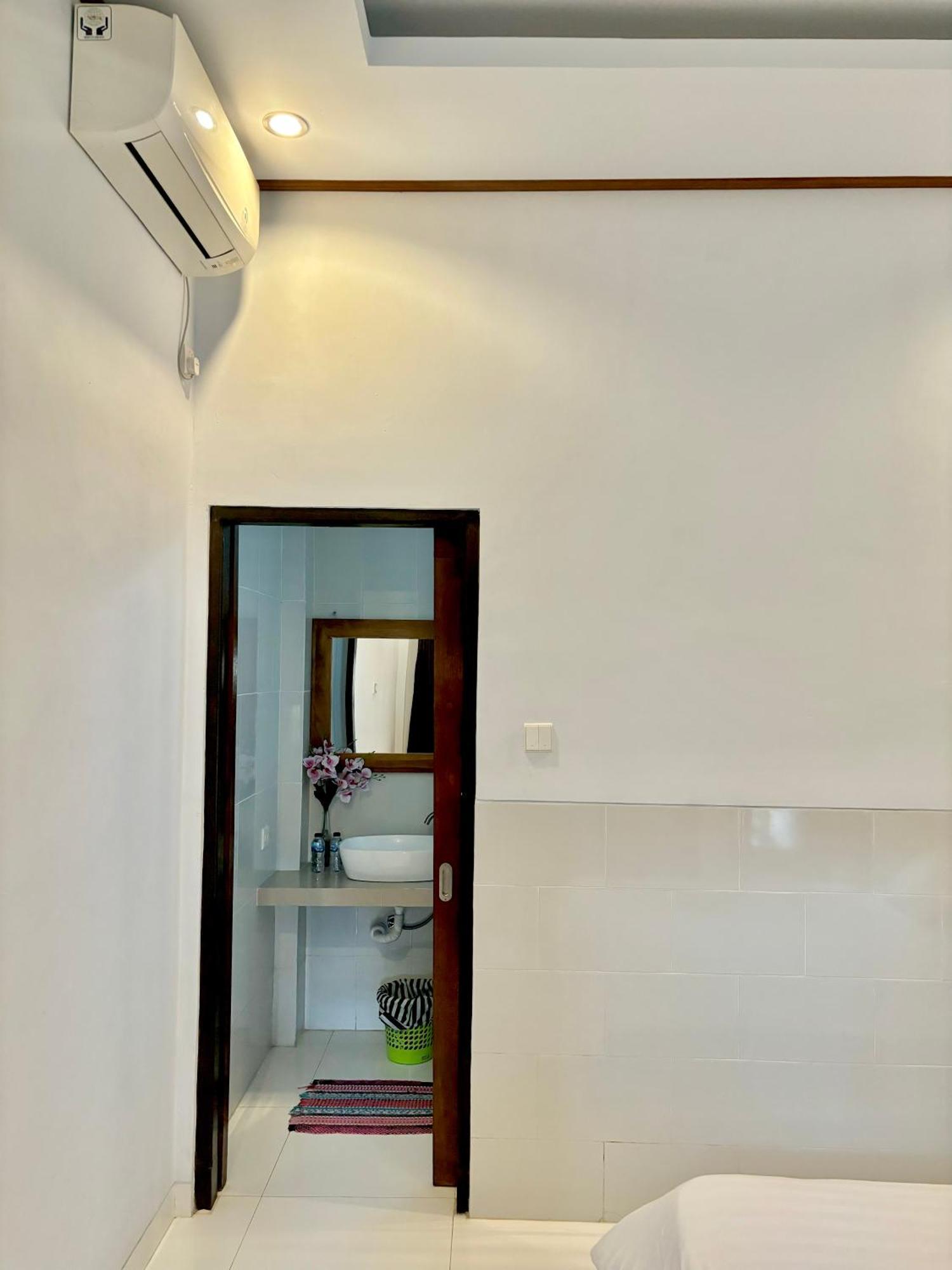 The Lima Home Stay In Canggu Exterior foto